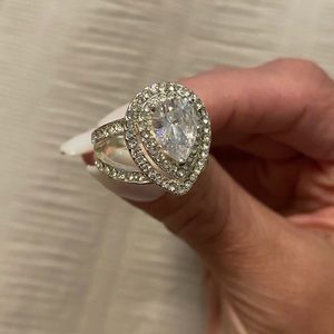 GORGEOUS Cocktail Ring Pear Shape